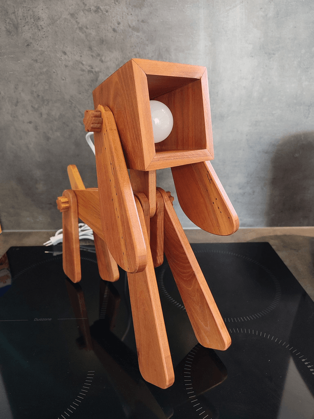 Lampe-chien en bois de merisier (sur commande)